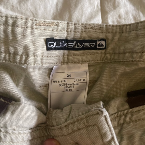 Perfect condition just grown out of . Size 24 boys Quicksilver shorts - Picture 2 of 2